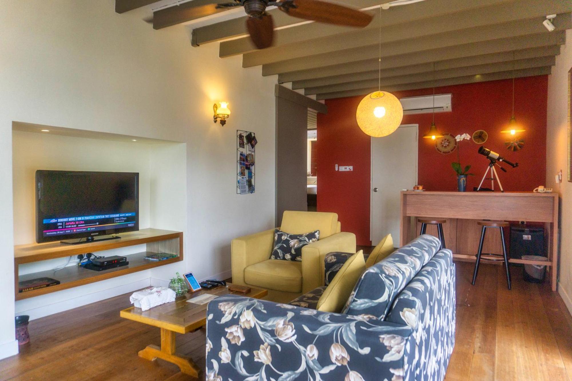 Hillside Villa Single Storey Return Boat Transfer